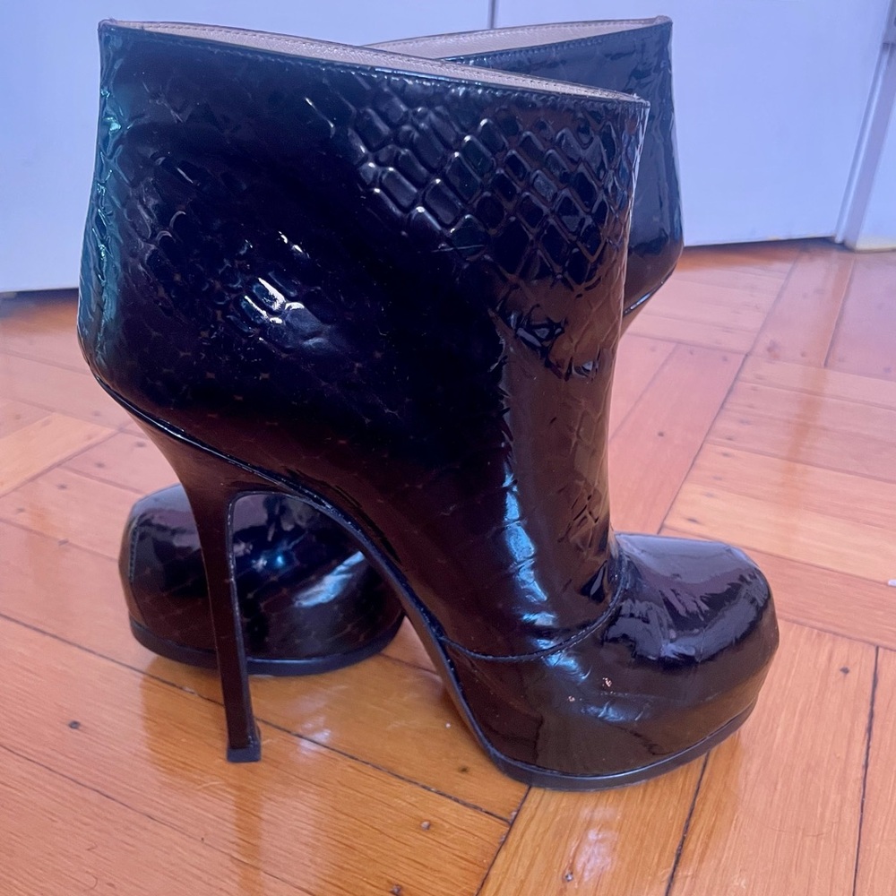 Yves Saint Laurent Glossy Black Heeled Boots